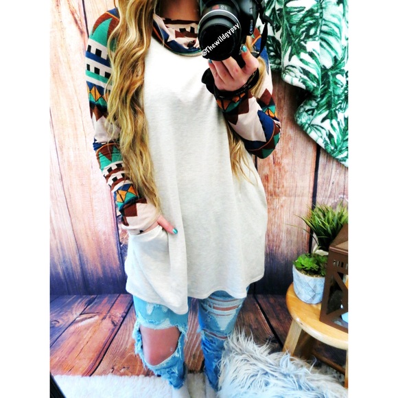 Tops - Cozy aztec long sleeve tunic 🍂